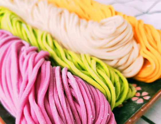 用面條機(jī)做面條實現(xiàn)跨行打劫-拓展新思維新格局