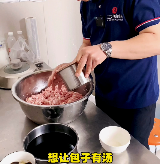 仿手工包子機(jī)怎么制作湯包