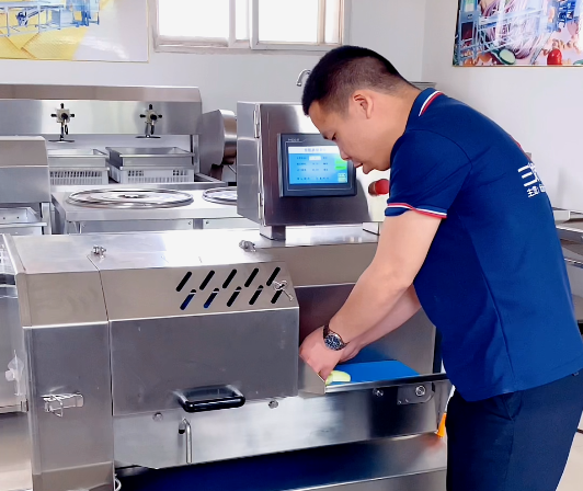 多功能切菜機(jī)怎么切菜