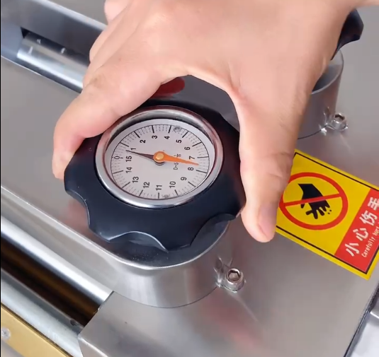 仿手工餃子機(jī)做出來(lái)的餃子不能下鍋