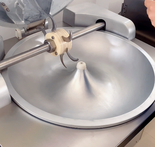 斬拌機盆式切菜機的區(qū)別