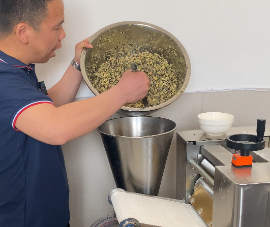 餃子機(jī)怎么包素餡