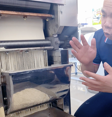 怎么用面條機(jī)做鮮面