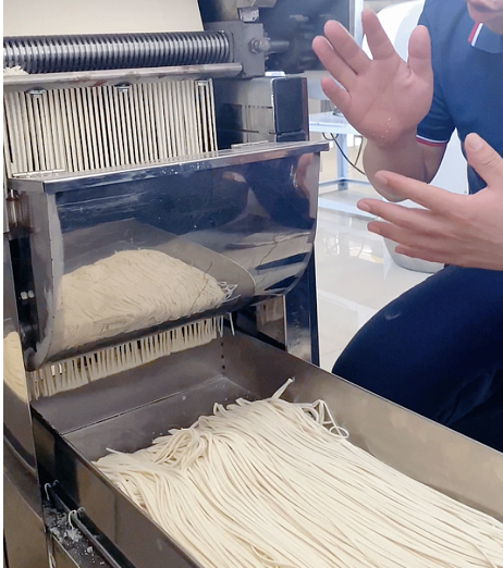 做面條應(yīng)該選擇什么樣的面條機(jī)