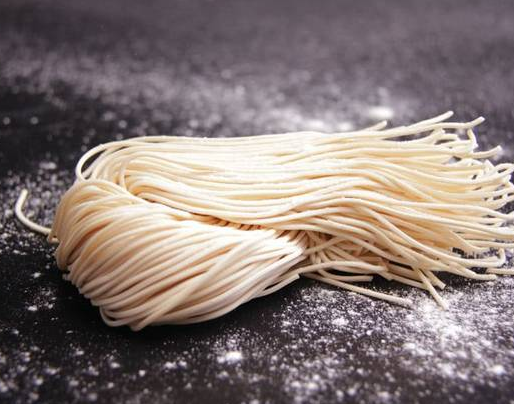 菜市場適應(yīng)鮮面還是掛面，面條機(jī)應(yīng)該怎么選？