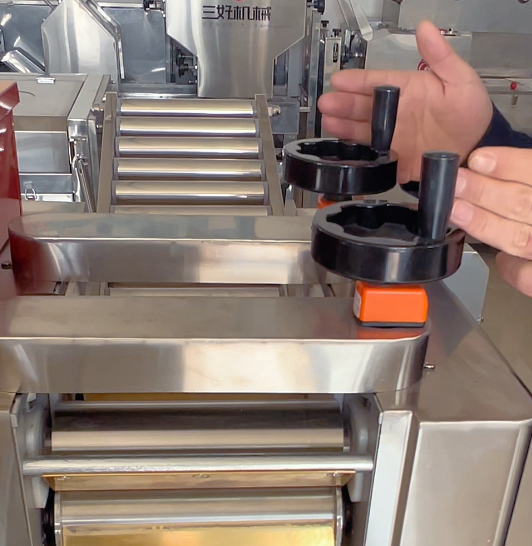 三好餃子機(jī)結(jié)構(gòu)設(shè)計(jì)