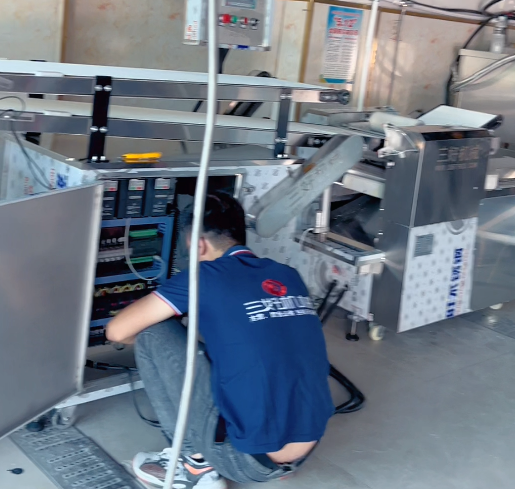 饅頭機(jī)安裝現(xiàn)場