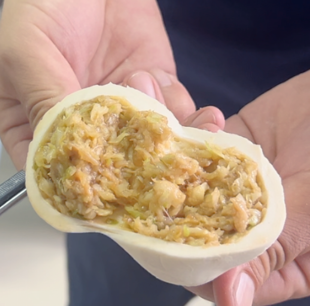 三好包子機(jī)和剁肉機(jī)結(jié)合做的包子