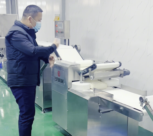 一個饅頭房到底需要一臺多大的饅頭機做饅頭？