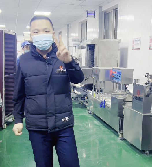 饅頭機(jī)需要幾個人操作