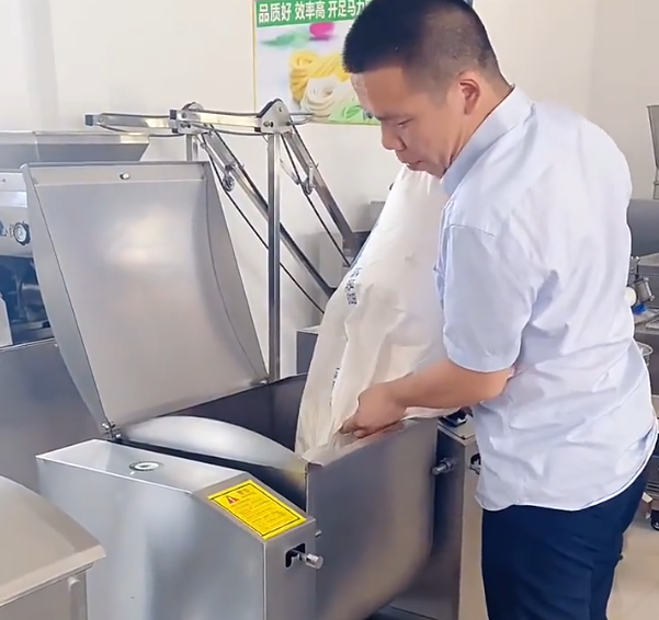 使用包子機包包子，應(yīng)該怎么和面