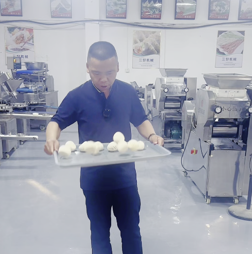 速凍包子不裂不塌！卷面式包子機(jī)做生坯凍完蒸還喧軟多汁？